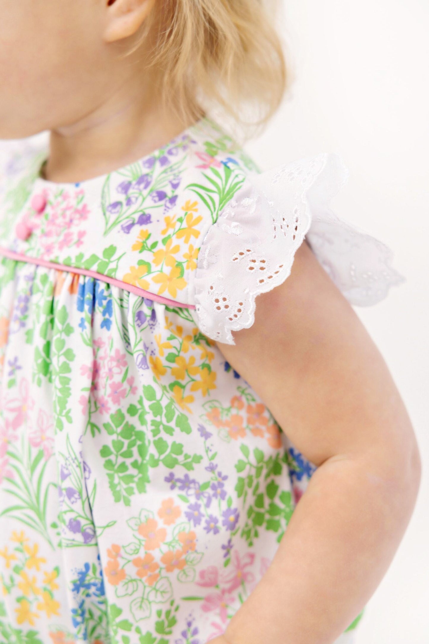 Angel Sleeve Blythe Bubble- Gaston St Garden/Worth Ave White